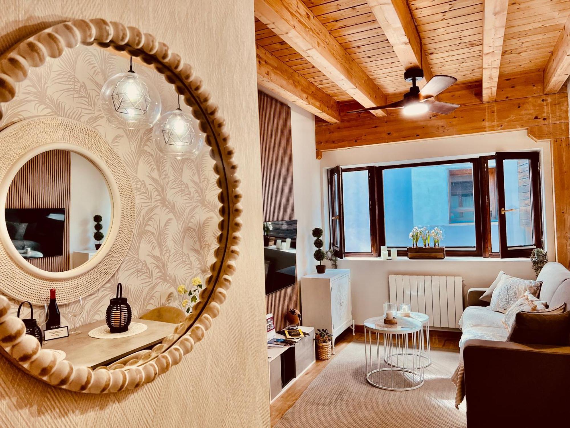 El Capricho De Claudia_ Apartamentos Burgos Catedral Eksteriør billede