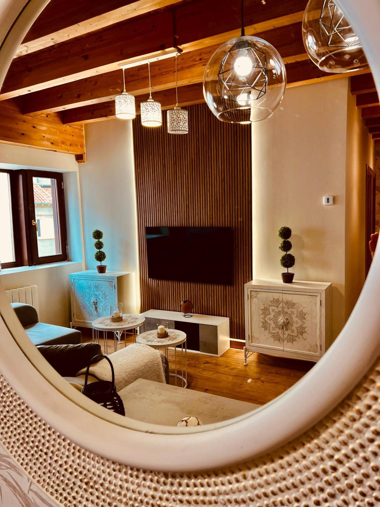 El Capricho De Claudia_ Apartamentos Burgos Catedral Eksteriør billede