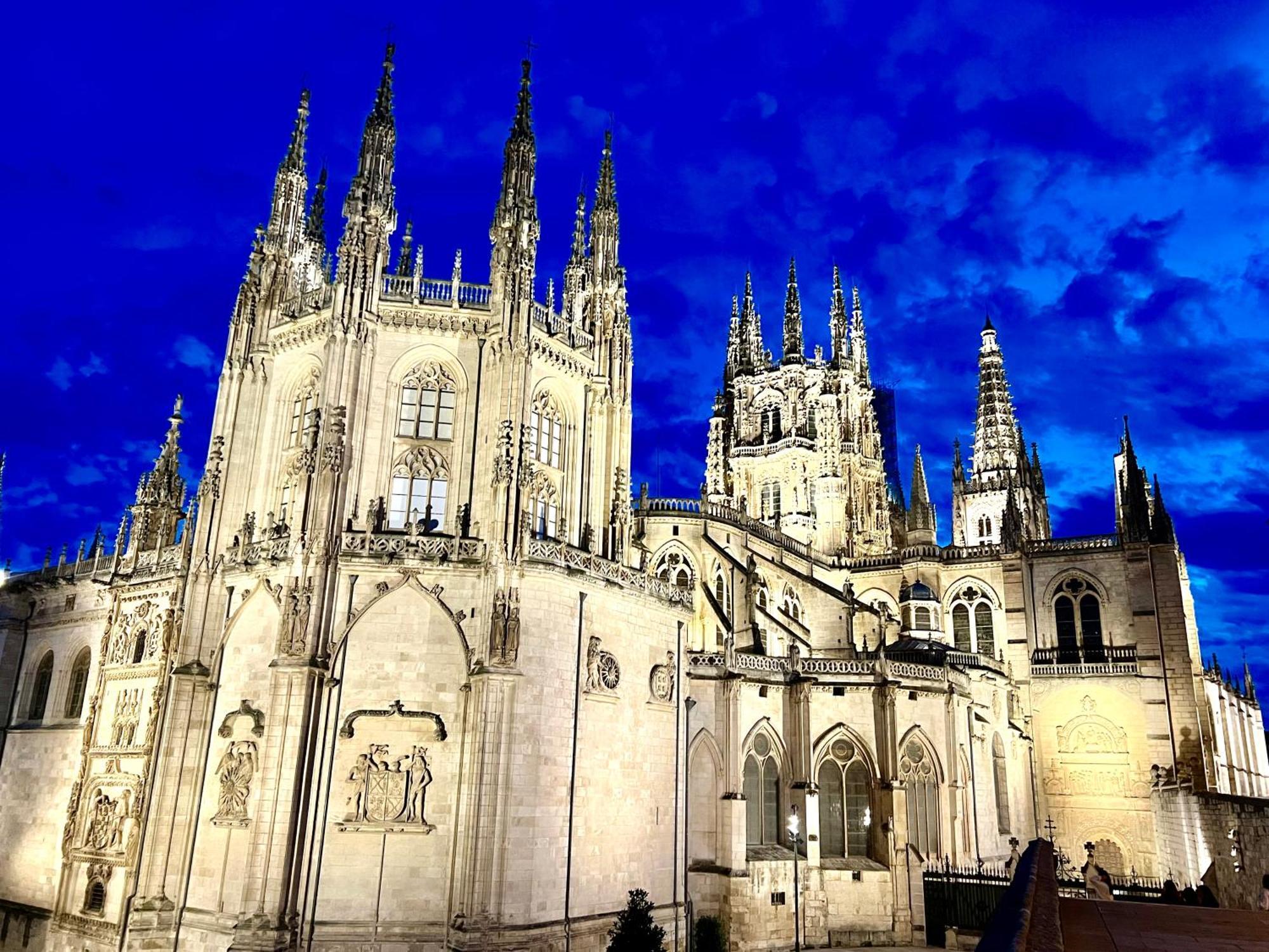 El Capricho De Claudia_ Apartamentos Burgos Catedral Eksteriør billede