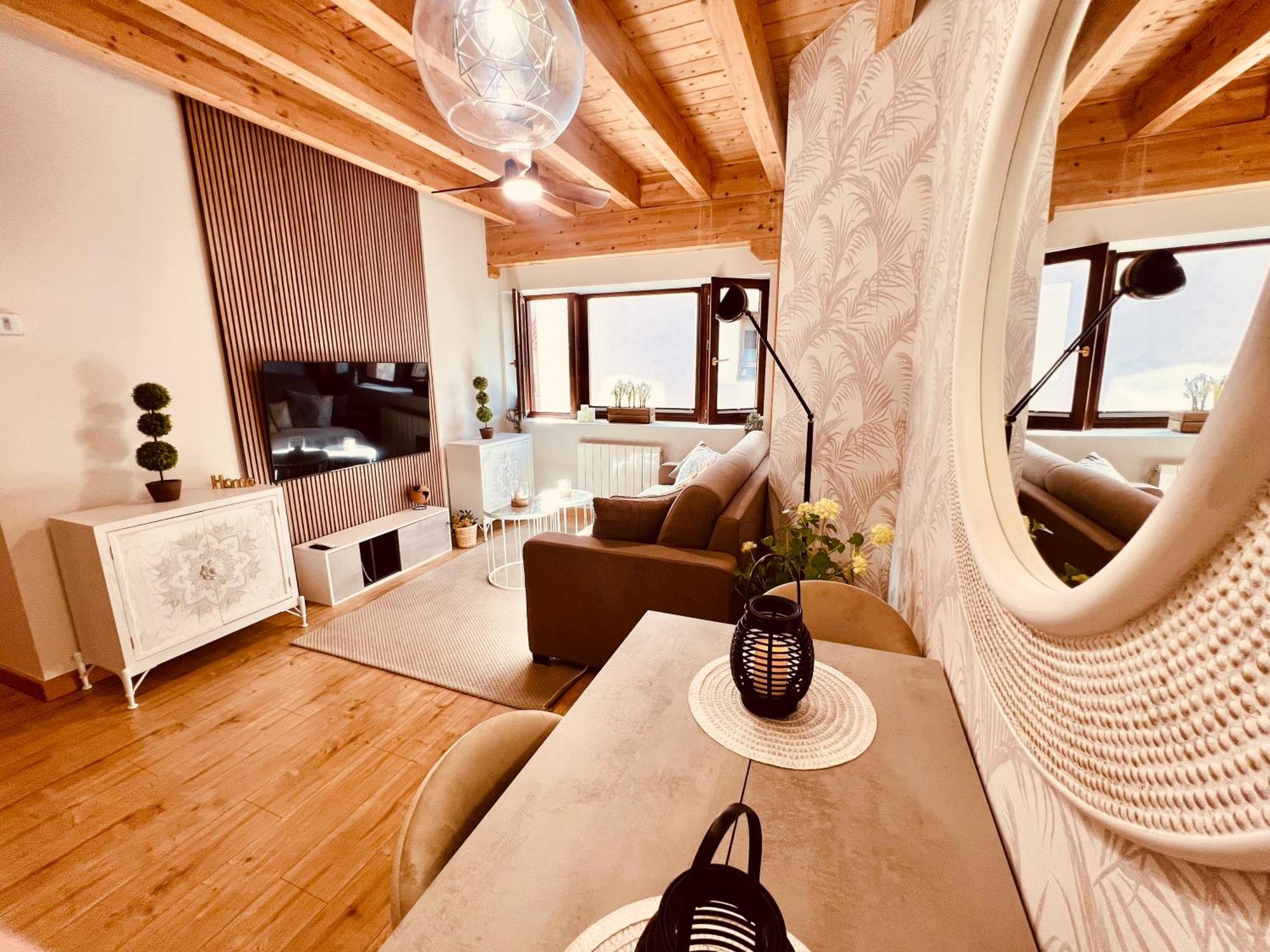 El Capricho De Claudia_ Apartamentos Burgos Catedral Eksteriør billede